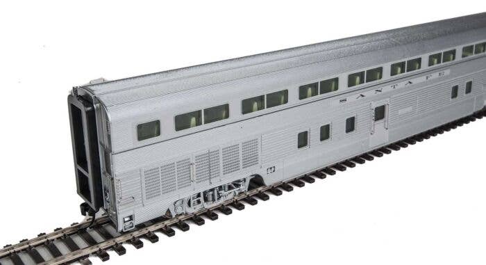 Walthers - 85' Budd Hi-Level 72-Seat Coach - Santa Fe (Real Metal