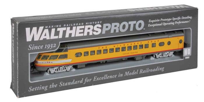 Walthers - 85' Milwaukee Road Skytop Lounge Rapids Series - Ready