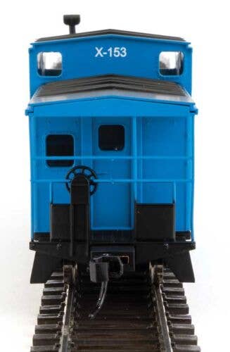 Walthers - International Extended Wide-Vision Caboose - Ready to