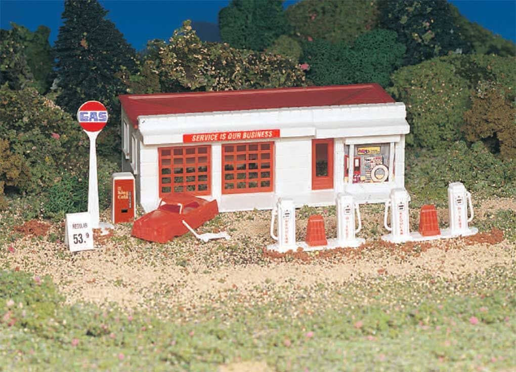 gas_station_plasticville_160-